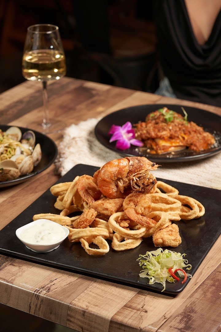 Evening dining with cocktails and live music.